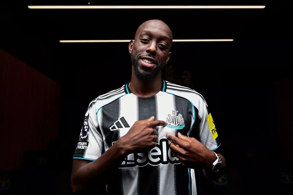 开云官网-天空：纽卡在转会窗口关闭前最后30秒才完成维萨的转会