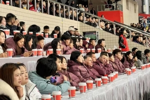 开云平台-北青体育：中国女足现身中甲赛场，观看重庆铜梁龙vs辽宁铁人