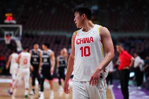 展现武器库！王俊杰次节里突外投连中3球 上半场5中3拿下7分！