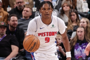 活力满满！奥萨尔冲击内线&amp;捍卫禁飞区 全场得18分10板2助2断4帽