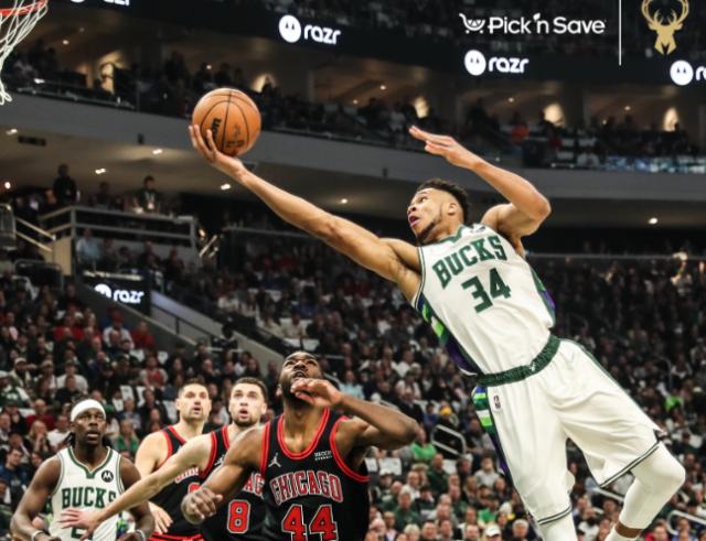 kaiyun-季后赛首战进攻低迷哑火 冠军防守助雄鹿险度难关